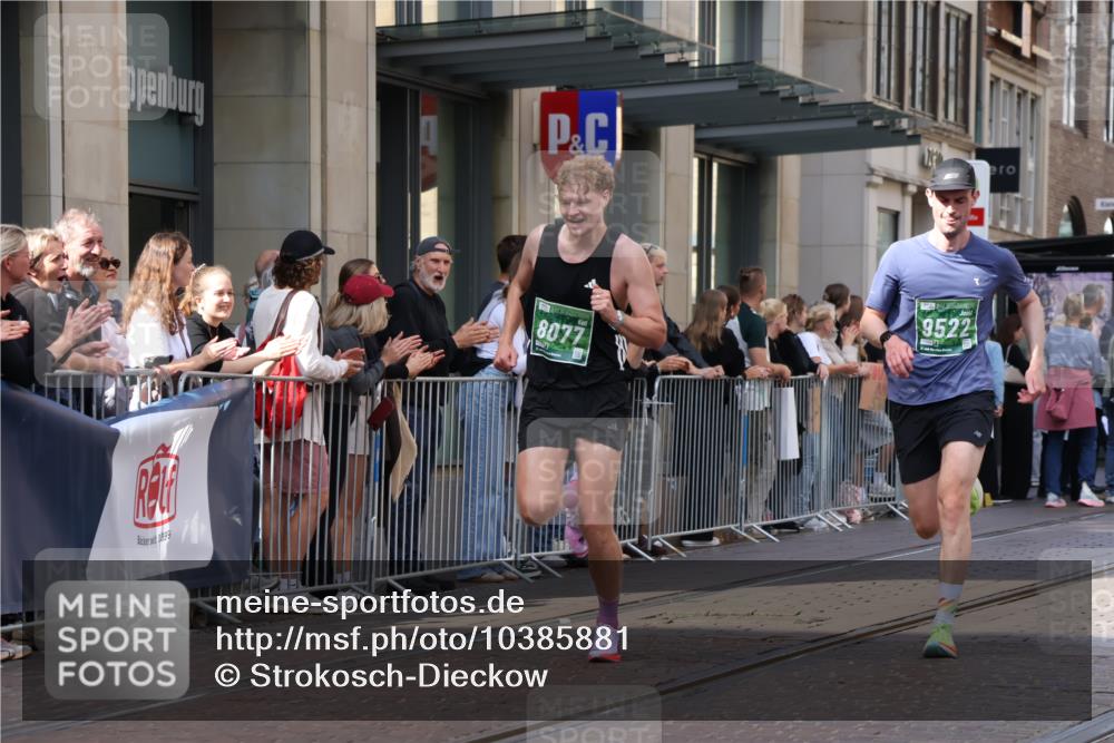 13.09.2026 - 21. swb-Marathon Bremen Strokosch-Dieckow http://msf.ph/oto/10385881 13.09.2026 12:52:46 Ziel 417, 2585, 7650, 8077, 9522, 525, 553, 2100, 7244, 7768, 8729 meine-sportfotos.de