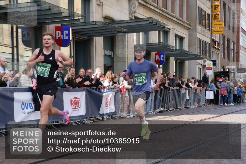 13.09.2026 - 21. swb-Marathon Bremen Strokosch-Dieckow http://msf.ph/oto/10385915 13.09.2026 12:52:47 Ziel 417, 2585, 2670, 7650, 8077, 8081, 9522, 525, 553, 2100, 7244, 7768, 8729 meine-sportfotos.de