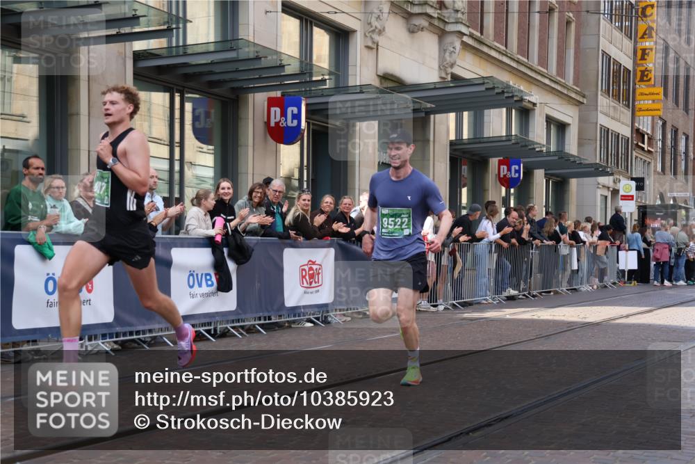 13.09.2026 - 21. swb-Marathon Bremen Strokosch-Dieckow http://msf.ph/oto/10385923 13.09.2026 12:52:48 Ziel 417, 2585, 2670, 7650, 8077, 8081, 9522, 525, 553, 2100, 7244, 7768, 8729 meine-sportfotos.de