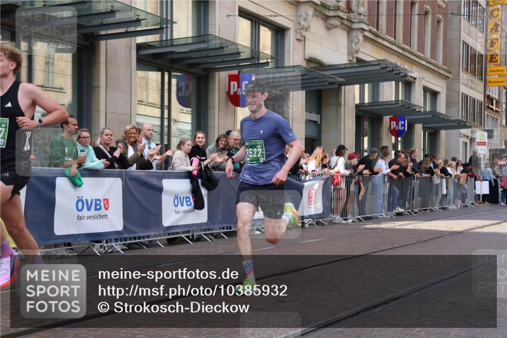 13.09.2026 - 21. swb-Marathon Bremen Strokosch-Dieckow http://msf.ph/oto/10385932 13.09.2026 12:52:48 Ziel 417, 2585, 2670, 7650, 8077, 8081, 9522, 525, 553, 2100, 7244, 7768, 8729 meine-sportfotos.de