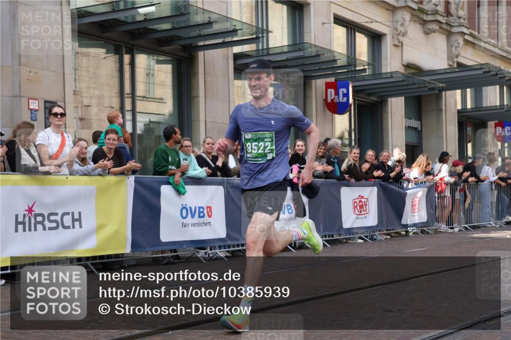 13.09.2026 - 21. swb-Marathon Bremen Strokosch-Dieckow http://msf.ph/oto/10385939 13.09.2026 12:52:48 Ziel 417, 2585, 2670, 7650, 8077, 8081, 9522, 525, 553, 2100, 7244, 7768, 8729 meine-sportfotos.de