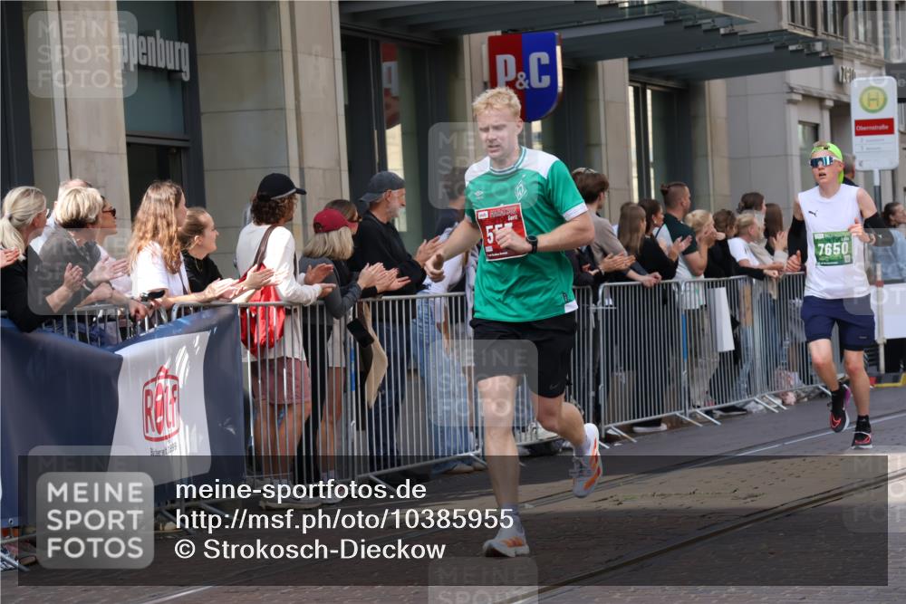 13.09.2026 - 21. swb-Marathon Bremen Strokosch-Dieckow http://msf.ph/oto/10385955 13.09.2026 12:52:55 Ziel 2585, 2670, 7650, 8081, 417, 553, 2100, 7244, 8077, 8729, 9522 meine-sportfotos.de