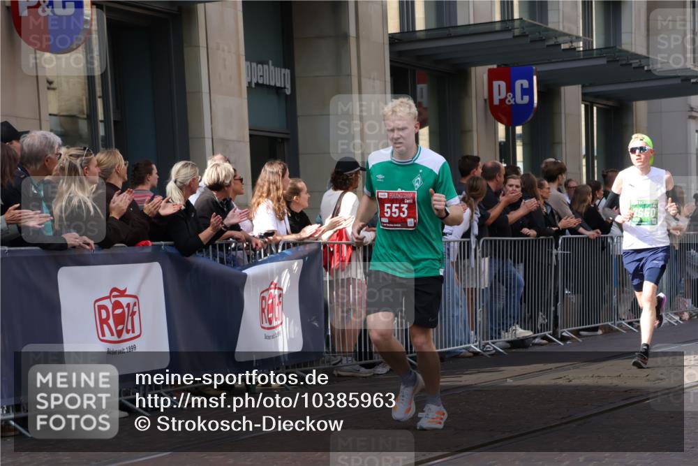 13.09.2026 - 21. swb-Marathon Bremen Strokosch-Dieckow http://msf.ph/oto/10385963 13.09.2026 12:52:55 Ziel 2585, 2670, 7650, 8081, 417, 553, 2100, 7244, 8077, 8729, 9522 meine-sportfotos.de