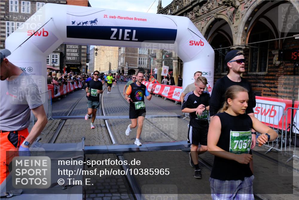 13.09.2026 - 21. swb-Marathon Bremen Tim E. http://msf.ph/oto/10385965 13.09.2026 13:24:37 Ziel 776, 909, 1250, 2295, 2491, 4000, 4559, 5012, 5208, 5481, 5668, 5669, 5928, 5929, 6080, 6105, 7059, 7069, 7081, 7156, 8082, 8415, 8784, 9087, 9573, 9676, 9916 meine-sportfotos.de