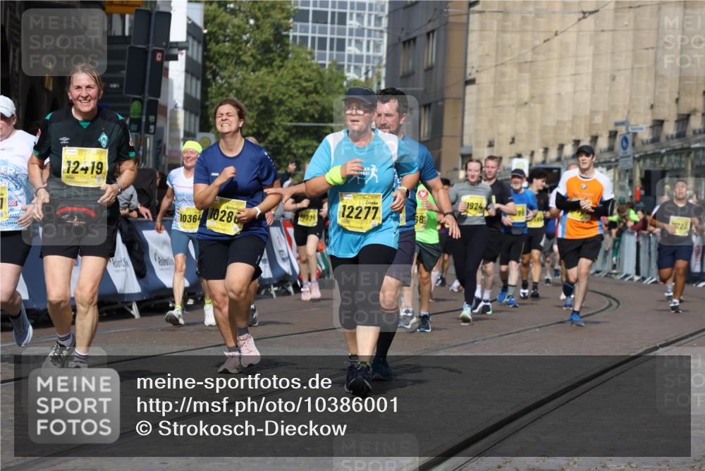13.09.2026 - 21. swb-Marathon Bremen Strokosch-Dieckow http://msf.ph/oto/10386001 13.09.2026 11:07:39 Ziel 10205, 10488, 10695, 10748, 11100, 11123, 11246, 11393, 11417, 11600, 11696, 11759, 11767, 11822, 11823, 11865, 11917, 12020, 12173, 12210, 12255, 12266, 12536, 10595, 10660, 10661, 10674, 10830, 10871, 10937, 11037, 11515, 12024, 12097, 12194, 12307, 12511, 12512 meine-sportfotos.de