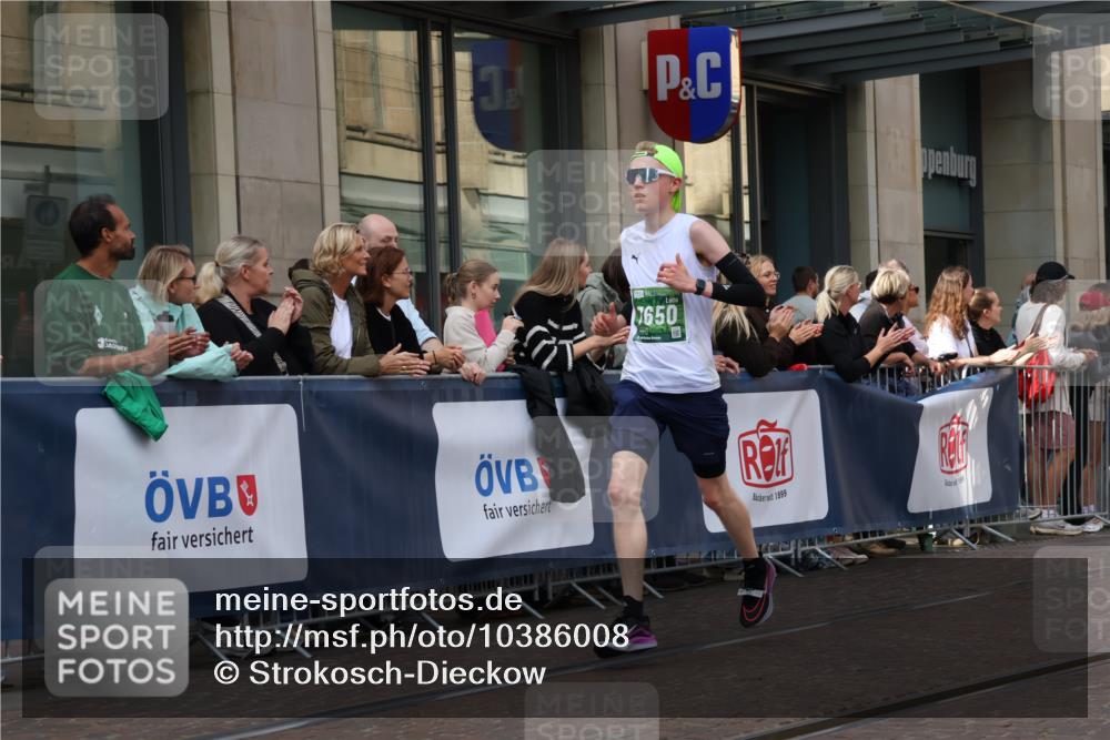13.09.2026 - 21. swb-Marathon Bremen Strokosch-Dieckow http://msf.ph/oto/10386008 13.09.2026 12:52:57 Ziel 2585, 2670, 7650, 8081, 417, 553, 2100, 7244, 8077, 8729, 9522 meine-sportfotos.de