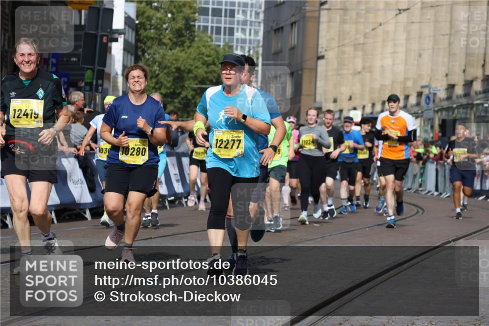 13.09.2026 - 21. swb-Marathon Bremen Strokosch-Dieckow http://msf.ph/oto/10386045 13.09.2026 11:07:40 Ziel 10205, 10488, 10695, 10748, 11123, 11246, 11393, 11417, 11600, 11696, 11759, 11767, 11822, 11823, 11865, 11917, 12020, 12173, 12210, 12255, 12266, 12536, 10595, 10660, 10661, 10674, 10830, 10871, 10937, 11037, 11515, 12024, 12097, 12307, 12511, 12512 meine-sportfotos.de