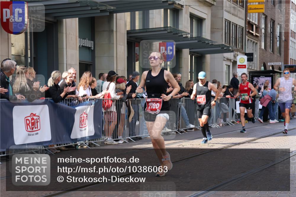 13.09.2026 - 21. swb-Marathon Bremen Strokosch-Dieckow http://msf.ph/oto/10386063 13.09.2026 12:53:01 Ziel 2352, 2585, 2670, 3080, 7650, 8081, 417, 553, 2100, 7244, 8077, 8729, 9522 meine-sportfotos.de