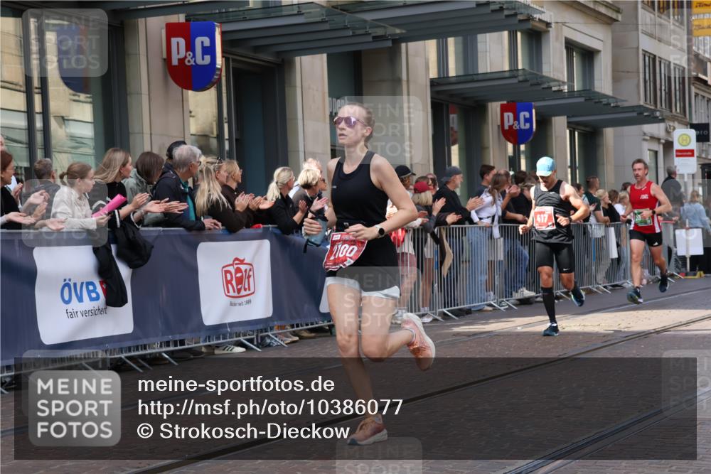 13.09.2026 - 21. swb-Marathon Bremen Strokosch-Dieckow http://msf.ph/oto/10386077 13.09.2026 12:53:02 Ziel 2352, 2585, 2670, 3080, 7650, 8081, 417, 553, 2100, 7244, 8077, 8729, 9522 meine-sportfotos.de