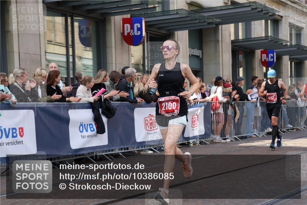 13.09.2026 - 21. swb-Marathon Bremen Strokosch-Dieckow http://msf.ph/oto/10386085 13.09.2026 12:53:02 Ziel 2352, 2585, 2670, 3080, 7650, 8081, 417, 553, 2100, 7244, 8077, 8729, 9522 meine-sportfotos.de