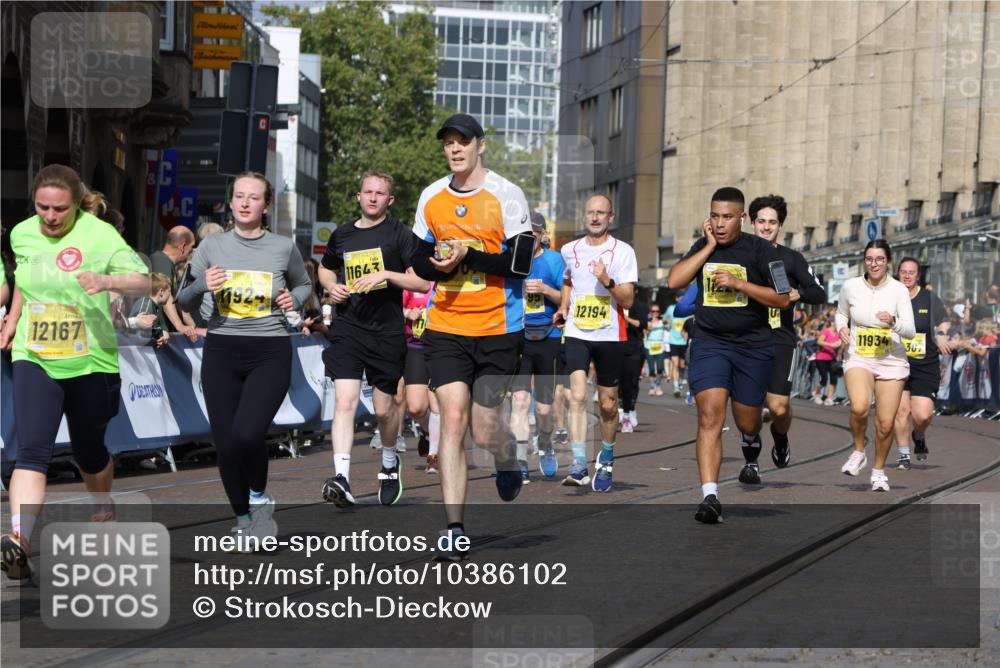13.09.2026 - 21. swb-Marathon Bremen Strokosch-Dieckow http://msf.ph/oto/10386102 13.09.2026 11:07:45 Ziel 10138, 10205, 10279, 10280, 10488, 10501, 10505, 10695, 10748, 11123, 11246, 11417, 11759, 11767, 11865, 11899, 11917, 12020, 12173, 12210, 12266, 12277, 12419, 12536, 10139, 10660, 10661, 10674, 10871, 10937, 11044, 11378, 11515, 12024, 12031, 12066, 12511, 12512 meine-sportfotos.de