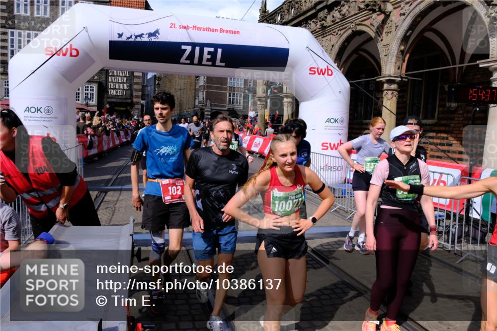 13.09.2026 - 21. swb-Marathon Bremen Tim E. http://msf.ph/oto/10386137 13.09.2026 13:24:59 Ziel 282, 789, 790, 1516, 1582, 2280, 3015, 3375, 3524, 3994, 4198, 4262, 4277, 5328, 5572, 5664, 6626, 6807, 8636, 8881, 9264, 9541, 10069, 10071, 10097, 10103 meine-sportfotos.de