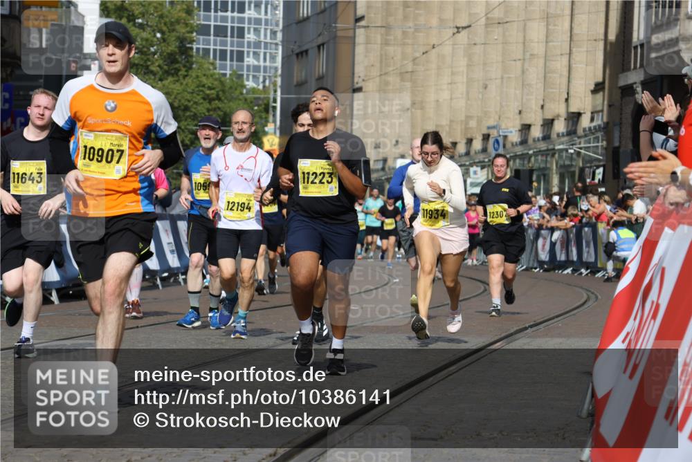 13.09.2026 - 21. swb-Marathon Bremen Strokosch-Dieckow http://msf.ph/oto/10386141 13.09.2026 11:07:46 Ziel 10138, 10205, 10279, 10280, 10488, 10501, 10505, 10695, 10748, 11123, 11246, 11417, 11759, 11767, 11865, 11899, 11917, 12020, 12173, 12210, 12266, 12277, 12419, 12536, 10139, 10660, 10661, 10674, 10937, 11044, 11378, 11833, 12024, 12031, 12066, 12511, 12512 meine-sportfotos.de