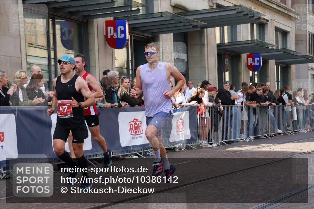 13.09.2026 - 21. swb-Marathon Bremen Strokosch-Dieckow http://msf.ph/oto/10386142 13.09.2026 12:53:04 Ziel 2352, 2585, 2670, 3080, 3606, 7650, 8081, 417, 553, 2100, 7244, 8077, 8729, 9522 meine-sportfotos.de