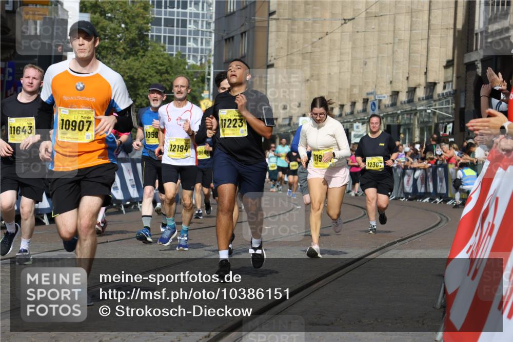 13.09.2026 - 21. swb-Marathon Bremen Strokosch-Dieckow http://msf.ph/oto/10386151 13.09.2026 11:07:46 Ziel 10138, 10205, 10279, 10280, 10488, 10501, 10505, 10695, 10748, 11123, 11246, 11417, 11759, 11767, 11865, 11899, 11917, 12020, 12173, 12210, 12266, 12277, 12419, 12536, 10139, 10660, 10661, 10674, 10937, 11044, 11378, 11833, 12024, 12031, 12066, 12511, 12512 meine-sportfotos.de