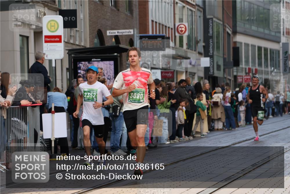 13.09.2026 - 21. swb-Marathon Bremen Strokosch-Dieckow http://msf.ph/oto/10386165 13.09.2026 12:53:15 Ziel 1089, 1168, 1606, 2352, 3080, 3606, 417, 2585, 2670, 7650, 8077, 8081, 9522 meine-sportfotos.de