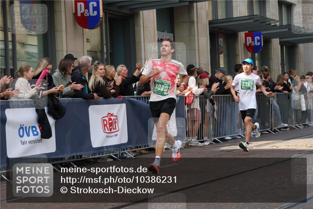 13.09.2026 - 21. swb-Marathon Bremen Strokosch-Dieckow http://msf.ph/oto/10386231 13.09.2026 12:53:18 Ziel 272, 1089, 1168, 1606, 2352, 3080, 3606, 2585, 2670, 7650, 8077, 8081, 9522 meine-sportfotos.de