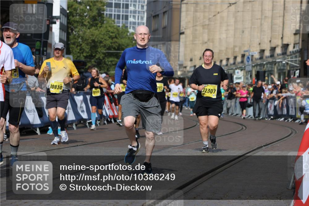 13.09.2026 - 21. swb-Marathon Bremen Strokosch-Dieckow http://msf.ph/oto/10386249 13.09.2026 11:07:49 Ziel 10138, 10205, 10279, 10280, 10363, 10364, 10488, 10501, 10505, 10580, 10695, 10748, 10907, 10935, 11123, 11223, 11417, 11767, 11865, 11899, 11917, 11924, 11934, 12020, 12167, 12168, 12173, 12210, 12266, 12277, 12419, 12536, 10139, 10660, 10674, 11044, 11378, 11404, 11831, 11833, 11958, 12024, 12031, 12066, 12248 meine-sportfotos.de