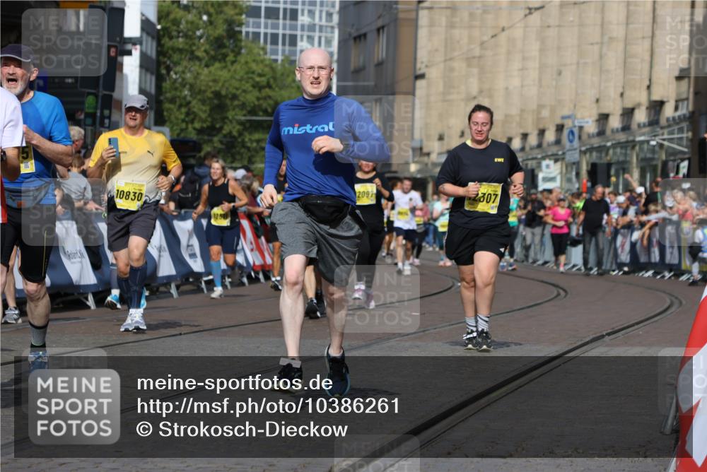 13.09.2026 - 21. swb-Marathon Bremen Strokosch-Dieckow http://msf.ph/oto/10386261 13.09.2026 11:07:49 Ziel 10138, 10205, 10279, 10280, 10363, 10364, 10488, 10501, 10505, 10580, 10695, 10748, 10907, 10935, 11123, 11223, 11417, 11767, 11865, 11899, 11917, 11924, 11934, 12020, 12167, 12168, 12173, 12210, 12266, 12277, 12419, 12536, 10139, 10660, 10674, 11044, 11378, 11404, 11831, 11833, 11958, 12024, 12031, 12066, 12248 meine-sportfotos.de