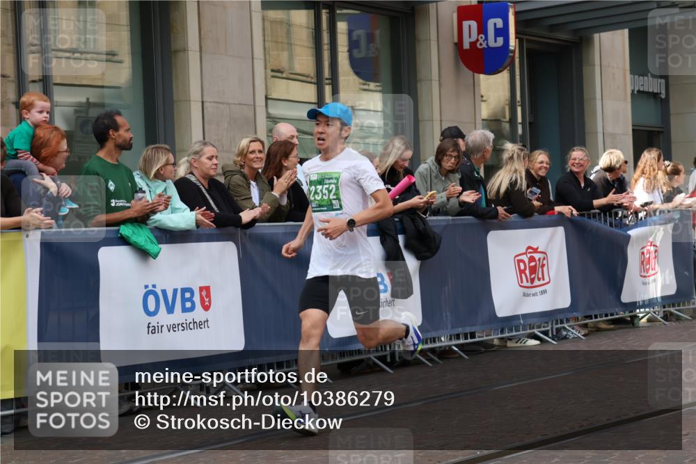 13.09.2026 - 21. swb-Marathon Bremen Strokosch-Dieckow http://msf.ph/oto/10386279 13.09.2026 12:53:19 Ziel 272, 1089, 1168, 1606, 2352, 3080, 3606, 13212, 2585, 2670, 7650, 8081 meine-sportfotos.de