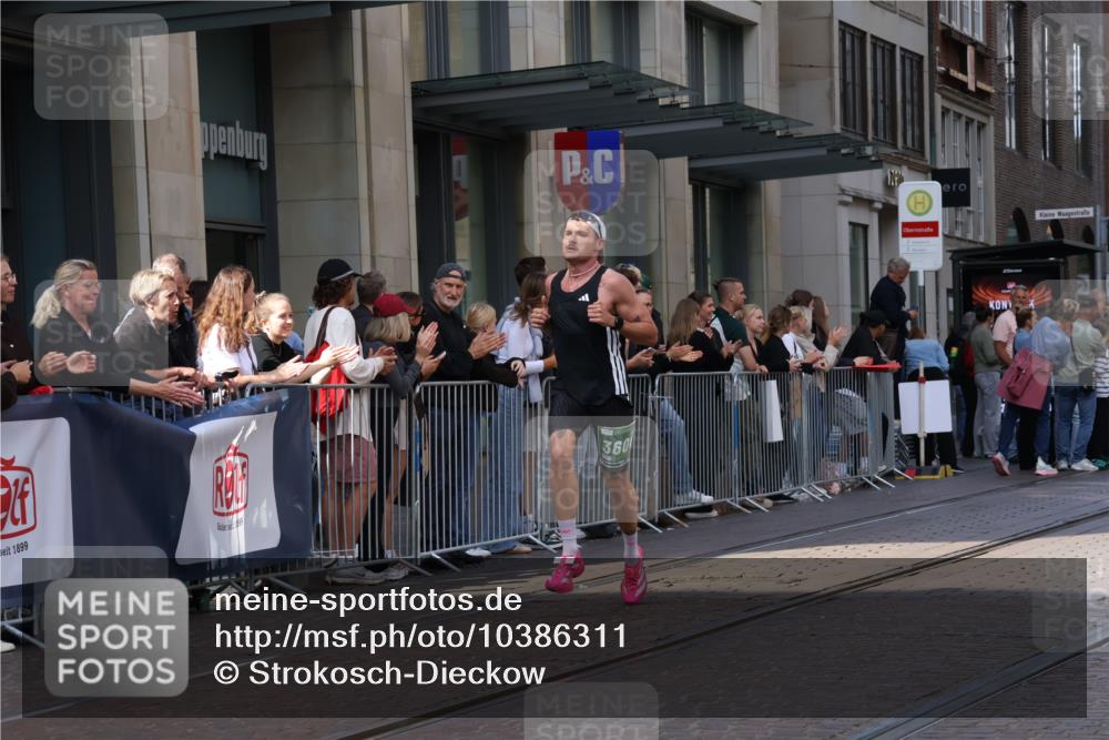 13.09.2026 - 21. swb-Marathon Bremen Strokosch-Dieckow http://msf.ph/oto/10386311 13.09.2026 12:53:22 Ziel 272, 1089, 1168, 1606, 2352, 3080, 3606, 13212, 2585, 2670, 7650, 8081 meine-sportfotos.de