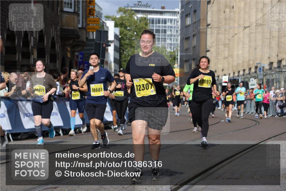 13.09.2026 - 21. swb-Marathon Bremen Strokosch-Dieckow http://msf.ph/oto/10386316 13.09.2026 11:07:53 Ziel 10138, 10279, 10280, 10363, 10364, 10501, 10505, 10580, 10595, 10695, 10748, 10907, 10935, 11223, 11417, 11643, 11767, 11865, 11899, 11924, 11934, 12167, 12168, 12194, 12210, 12277, 12419, 12509, 10139, 10404, 10493, 10660, 10767, 10859, 11044, 11378, 11404, 11659, 11831, 11833, 11958, 12031, 12066, 12160, 12248, 12384, 12389 meine-sportfotos.de
