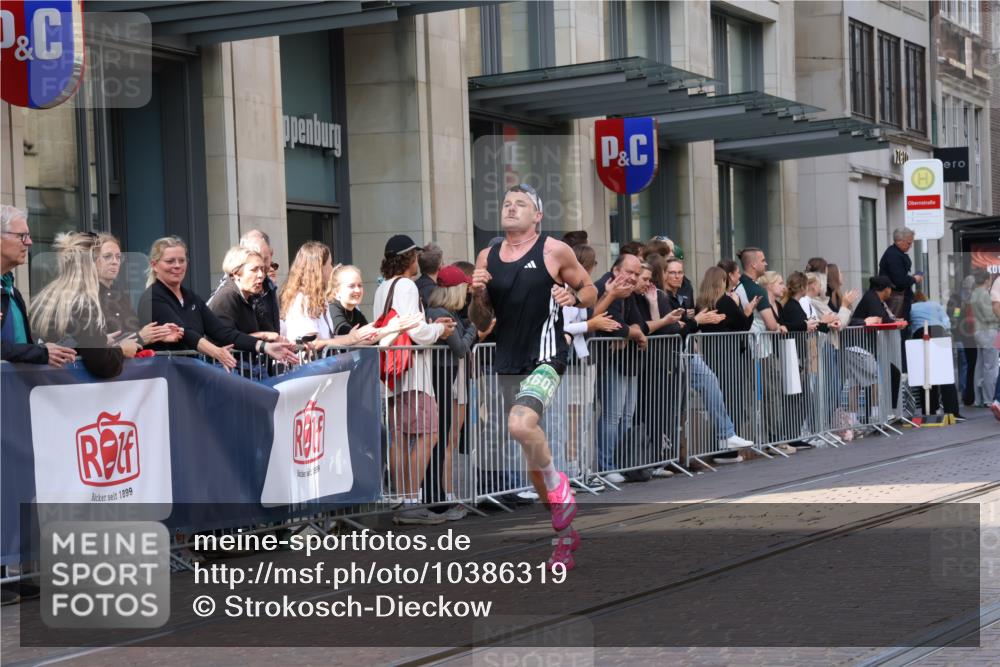 13.09.2026 - 21. swb-Marathon Bremen Strokosch-Dieckow http://msf.ph/oto/10386319 13.09.2026 12:53:22 Ziel 272, 1089, 1168, 1606, 2352, 3080, 3606, 13212, 2585, 2670, 7650, 8081 meine-sportfotos.de