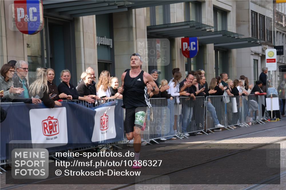 13.09.2026 - 21. swb-Marathon Bremen Strokosch-Dieckow http://msf.ph/oto/10386327 13.09.2026 12:53:22 Ziel 272, 1089, 1168, 1606, 2352, 3080, 3606, 13212, 2585, 2670, 7650, 8081 meine-sportfotos.de