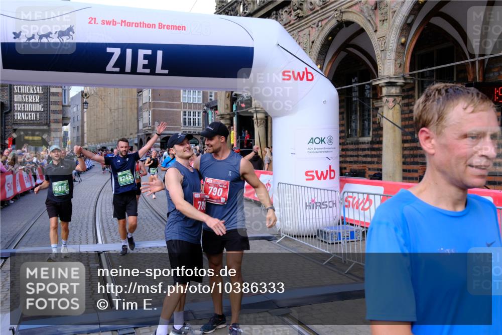 13.09.2026 - 21. swb-Marathon Bremen Tim E. http://msf.ph/oto/10386333 13.09.2026 13:25:27 Ziel 1080, 1119, 1166, 1264, 1436, 1448, 2322, 3105, 3187, 4091, 4113, 4459, 4507, 4918, 6113, 6943, 7306, 7326, 8245, 9036, 9073, 9152, 9360, 9493, 9563, 13088 meine-sportfotos.de