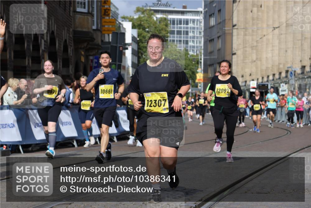 13.09.2026 - 21. swb-Marathon Bremen Strokosch-Dieckow http://msf.ph/oto/10386341 13.09.2026 11:07:53 Ziel 10138, 10279, 10280, 10363, 10364, 10501, 10505, 10580, 10595, 10695, 10748, 10907, 10935, 11223, 11417, 11643, 11767, 11865, 11899, 11924, 11934, 12167, 12168, 12194, 12210, 12277, 12419, 12509, 10139, 10404, 10493, 10660, 10767, 10859, 11044, 11378, 11404, 11659, 11831, 11833, 11958, 12031, 12066, 12160, 12248, 12384, 12389 meine-sportfotos.de