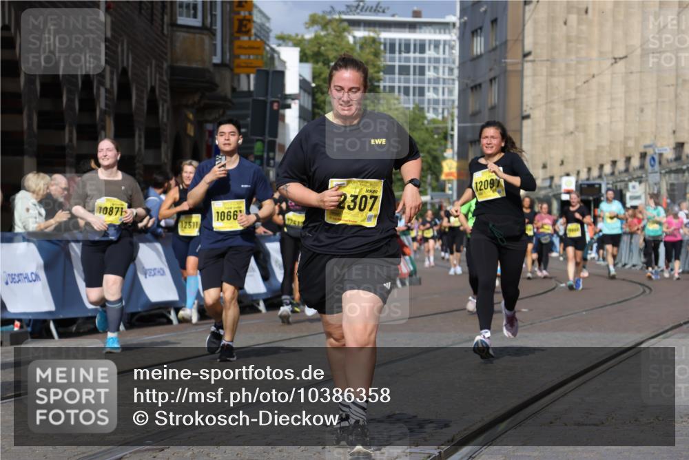 13.09.2026 - 21. swb-Marathon Bremen Strokosch-Dieckow http://msf.ph/oto/10386358 13.09.2026 11:07:53 Ziel 10138, 10279, 10280, 10363, 10364, 10501, 10505, 10580, 10595, 10695, 10748, 10907, 10935, 11223, 11417, 11643, 11767, 11865, 11899, 11924, 11934, 12167, 12168, 12194, 12210, 12277, 12419, 12509, 10139, 10404, 10493, 10660, 10767, 10859, 11044, 11378, 11404, 11659, 11831, 11833, 11958, 12031, 12066, 12160, 12248, 12384, 12389 meine-sportfotos.de