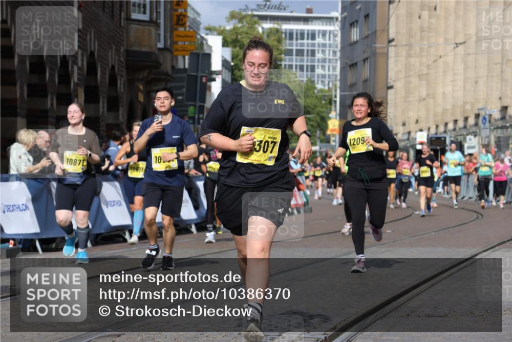 13.09.2026 - 21. swb-Marathon Bremen Strokosch-Dieckow http://msf.ph/oto/10386370 13.09.2026 11:07:53 Ziel 10138, 10279, 10280, 10363, 10364, 10501, 10505, 10580, 10595, 10695, 10748, 10907, 10935, 11223, 11417, 11643, 11767, 11865, 11899, 11924, 11934, 12167, 12168, 12194, 12210, 12277, 12419, 12509, 10139, 10404, 10493, 10660, 10767, 10859, 11044, 11378, 11404, 11659, 11831, 11833, 11958, 12031, 12066, 12160, 12248, 12384, 12389 meine-sportfotos.de