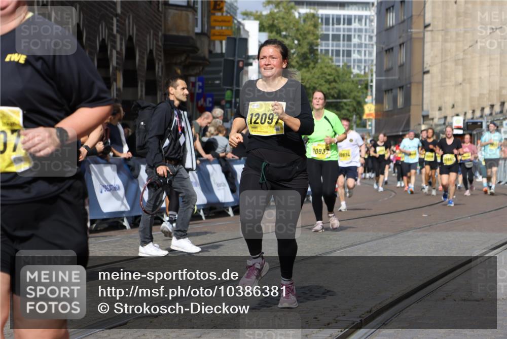 13.09.2026 - 21. swb-Marathon Bremen Strokosch-Dieckow http://msf.ph/oto/10386381 13.09.2026 11:07:55 Ziel 10138, 10279, 10280, 10363, 10364, 10501, 10505, 10580, 10595, 10695, 10907, 10935, 11037, 11223, 11643, 11767, 11899, 11924, 11934, 12167, 12168, 12194, 12210, 12277, 12307, 12419, 12509, 10139, 10404, 10493, 10767, 10859, 11044, 11378, 11404, 11659, 11831, 11833, 11958, 12031, 12066, 12160, 12248, 12384, 12389 meine-sportfotos.de