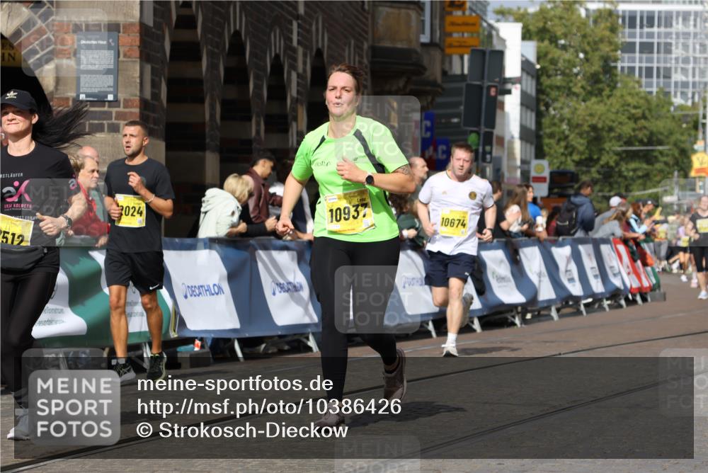 13.09.2026 - 21. swb-Marathon Bremen Strokosch-Dieckow http://msf.ph/oto/10386426 13.09.2026 11:07:58 Ziel 10138, 10279, 10280, 10363, 10364, 10501, 10505, 10580, 10595, 10661, 10830, 10871, 10907, 10935, 11037, 11223, 11515, 11643, 11899, 11924, 11934, 12097, 12167, 12168, 12194, 12277, 12307, 12419, 12509, 10135, 10404, 10493, 10767, 10793, 10859, 11032, 11044, 11263, 11378, 11404, 11659, 11831, 11833, 11958, 12160, 12248, 12384, 12389 meine-sportfotos.de