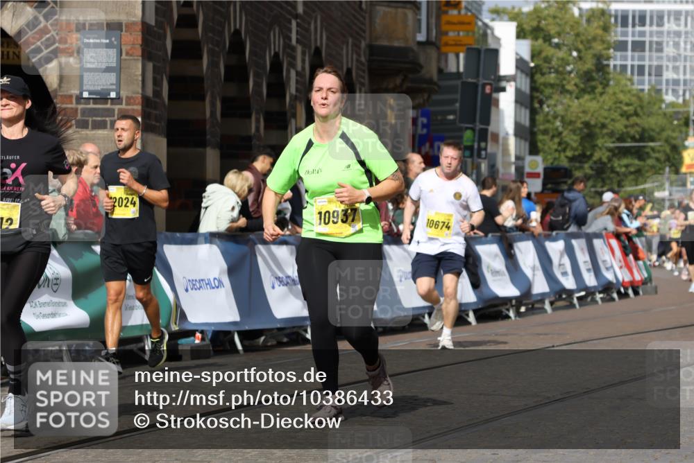 13.09.2026 - 21. swb-Marathon Bremen Strokosch-Dieckow http://msf.ph/oto/10386433 13.09.2026 11:07:58 Ziel 10138, 10279, 10280, 10363, 10364, 10501, 10505, 10580, 10595, 10661, 10830, 10871, 10907, 10935, 11037, 11223, 11515, 11643, 11899, 11924, 11934, 12097, 12167, 12168, 12194, 12277, 12307, 12419, 12509, 10135, 10404, 10493, 10767, 10793, 10859, 11032, 11044, 11263, 11378, 11404, 11659, 11831, 11833, 11958, 12160, 12248, 12384, 12389 meine-sportfotos.de