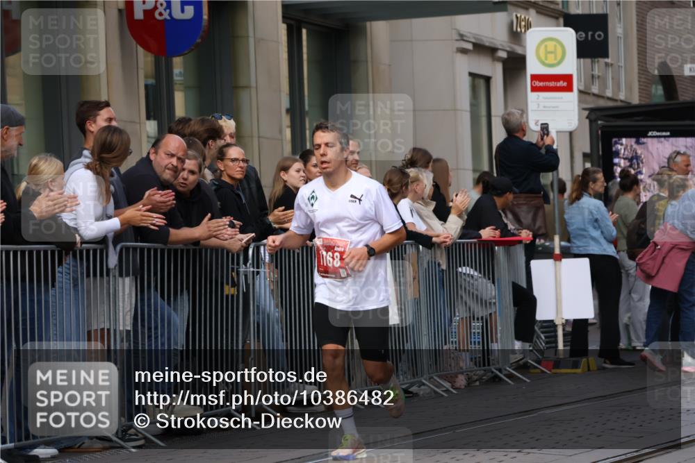 13.09.2026 - 21. swb-Marathon Bremen Strokosch-Dieckow http://msf.ph/oto/10386482 13.09.2026 12:53:42 Ziel 1256, 1629, 5160, 6112, 9399, 9617, 13212, 272, 1089, 1168, 1606, 2352, 3080, 3606 meine-sportfotos.de