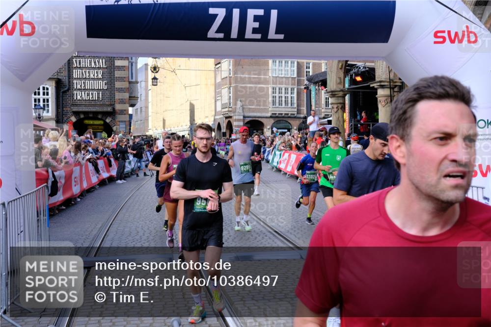 13.09.2026 - 21. swb-Marathon Bremen Tim E. http://msf.ph/oto/10386497 13.09.2026 13:25:41 Ziel 209, 260, 1119, 1650, 1658, 2046, 3168, 3187, 4294, 4459, 5755, 5814, 6113, 6380, 7252, 7306, 7326, 8357, 8695, 8769, 9036, 9299, 9460, 9468, 9563, 13025 meine-sportfotos.de