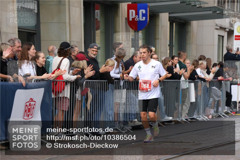 13.09.2026 - 21. swb-Marathon Bremen Strokosch-Dieckow http://msf.ph/oto/10386504 13.09.2026 12:53:43 Ziel 1256, 1629, 5160, 6112, 9399, 9617, 13212, 272, 1089, 1168, 1606, 2352, 3080, 3606 meine-sportfotos.de