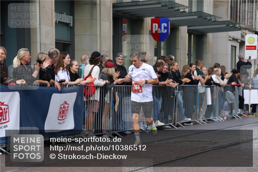 13.09.2026 - 21. swb-Marathon Bremen Strokosch-Dieckow http://msf.ph/oto/10386512 13.09.2026 12:53:44 Ziel 1256, 1629, 5160, 6112, 9399, 9617, 13212, 272, 1089, 1168, 1606, 2352, 3080, 3606, 13212 meine-sportfotos.de