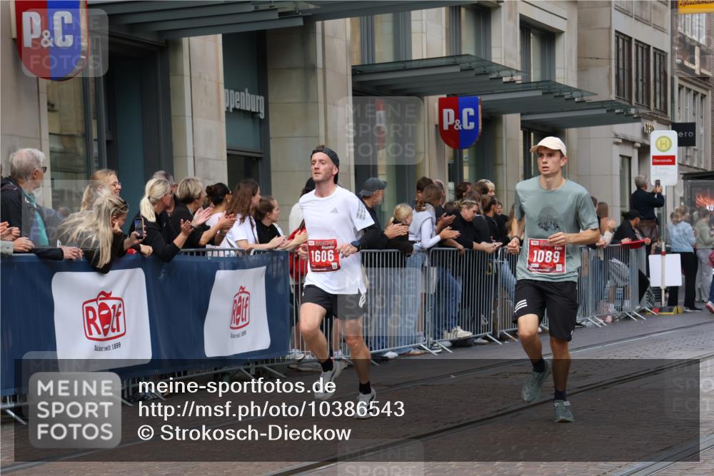 13.09.2026 - 21. swb-Marathon Bremen Strokosch-Dieckow http://msf.ph/oto/10386543 13.09.2026 12:53:50 Ziel 1256, 1629, 6112, 9399, 9617, 272, 1089, 1168, 1606, 2352, 3606, 5160, 13212 meine-sportfotos.de