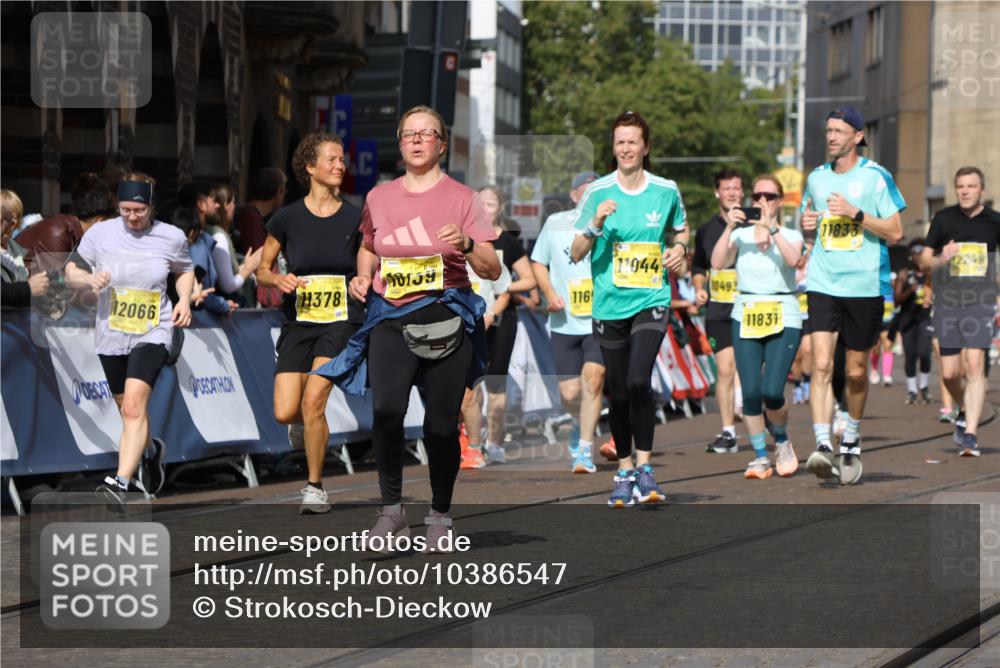 13.09.2026 - 21. swb-Marathon Bremen Strokosch-Dieckow http://msf.ph/oto/10386547 13.09.2026 11:08:06 Ziel 10363, 10364, 10580, 10595, 10660, 10661, 10674, 10830, 10871, 10907, 10935, 10937, 11037, 11223, 11515, 11643, 11924, 11934, 12024, 12097, 12167, 12168, 12194, 12307, 12509, 12511, 12512, 10135, 10188, 10793, 10851, 10859, 11032, 11263, 11509, 12315, 12325, 12384 meine-sportfotos.de