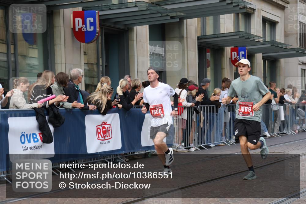 13.09.2026 - 21. swb-Marathon Bremen Strokosch-Dieckow http://msf.ph/oto/10386551 13.09.2026 12:53:51 Ziel 1256, 1629, 6112, 9399, 9617, 272, 1089, 1168, 1606, 2352, 3606, 5160, 13212 meine-sportfotos.de