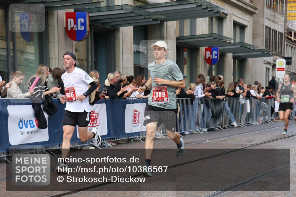 13.09.2026 - 21. swb-Marathon Bremen Strokosch-Dieckow http://msf.ph/oto/10386567 13.09.2026 12:53:51 Ziel 1256, 1629, 6112, 9399, 9617, 272, 1089, 1168, 1606, 2352, 3606, 5160, 13212 meine-sportfotos.de