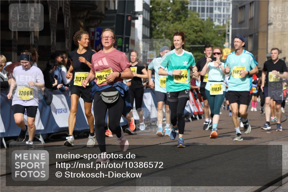 13.09.2026 - 21. swb-Marathon Bremen Strokosch-Dieckow http://msf.ph/oto/10386572 13.09.2026 11:08:06 Ziel 10363, 10364, 10580, 10595, 10660, 10661, 10674, 10830, 10871, 10907, 10935, 10937, 11037, 11223, 11515, 11643, 11924, 11934, 12024, 12097, 12167, 12168, 12194, 12307, 12509, 12511, 12512, 10135, 10188, 10793, 10851, 10859, 11032, 11263, 11509, 12315, 12325, 12384 meine-sportfotos.de