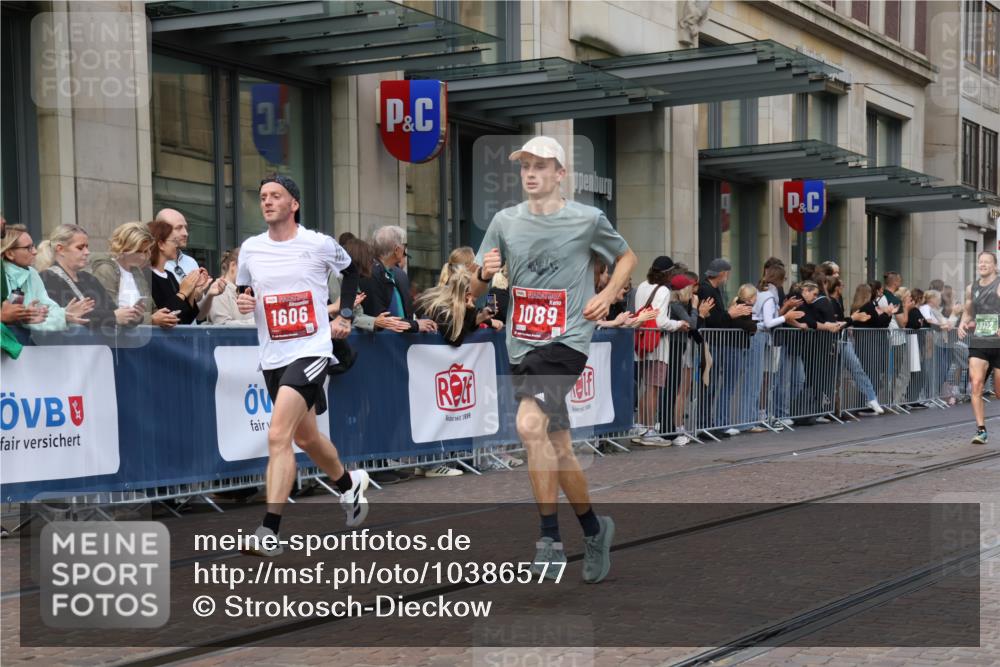 13.09.2026 - 21. swb-Marathon Bremen Strokosch-Dieckow http://msf.ph/oto/10386577 13.09.2026 12:53:52 Ziel 1256, 1629, 6112, 9399, 9617, 272, 1089, 1168, 1606, 3606, 5160, 13212 meine-sportfotos.de