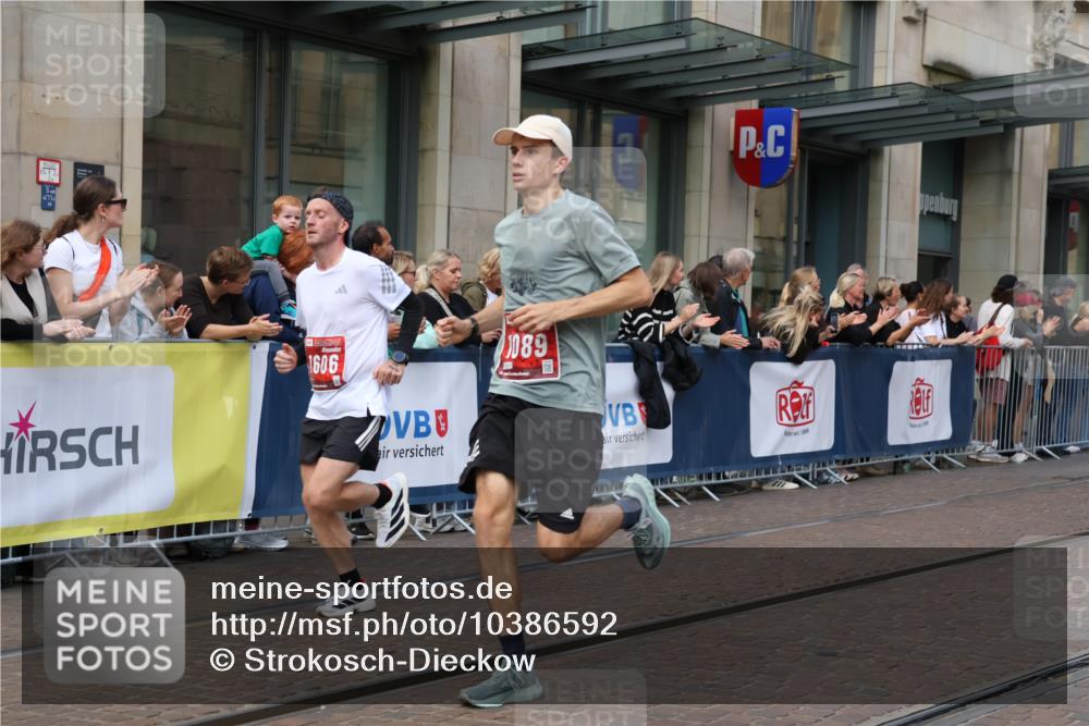 13.09.2026 - 21. swb-Marathon Bremen Strokosch-Dieckow http://msf.ph/oto/10386592 13.09.2026 12:53:52 Ziel 1256, 1629, 6112, 9399, 9617, 272, 1089, 1168, 1606, 3606, 5160, 13212 meine-sportfotos.de