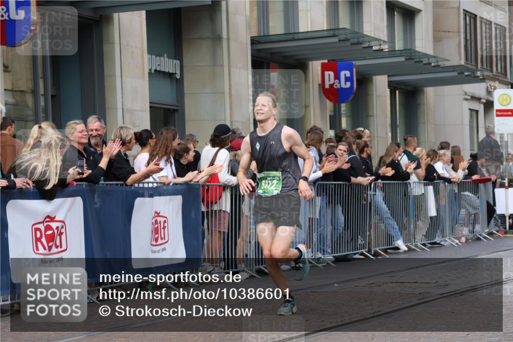 13.09.2026 - 21. swb-Marathon Bremen Strokosch-Dieckow http://msf.ph/oto/10386601 13.09.2026 12:53:53 Ziel 1256, 1629, 6112, 9399, 9617, 272, 1089, 1168, 1606, 3606, 5160, 13212 meine-sportfotos.de