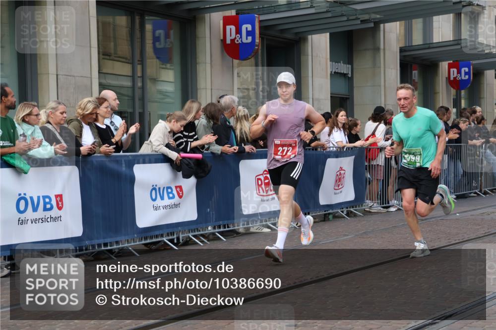 13.09.2026 - 21. swb-Marathon Bremen Strokosch-Dieckow http://msf.ph/oto/10386690 13.09.2026 12:53:58 Ziel 1256, 1629, 6112, 9399, 9617, 272, 1606, 5160, 13212 meine-sportfotos.de