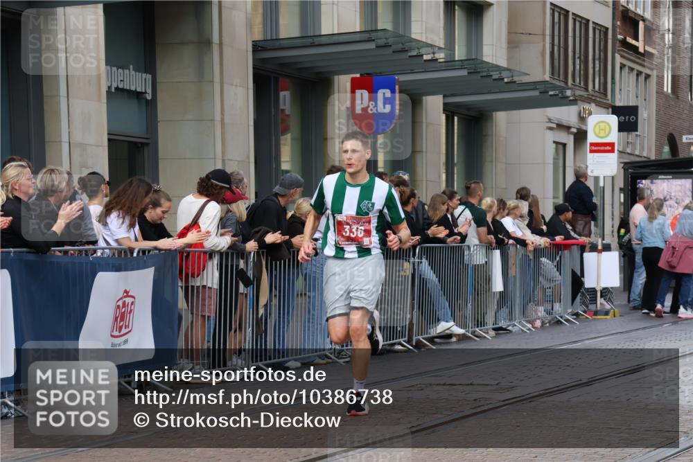 13.09.2026 - 21. swb-Marathon Bremen Strokosch-Dieckow http://msf.ph/oto/10386738 13.09.2026 12:54:11 Ziel 1020, 1256, 1629, 5160, 6112, 9399, 9617 meine-sportfotos.de