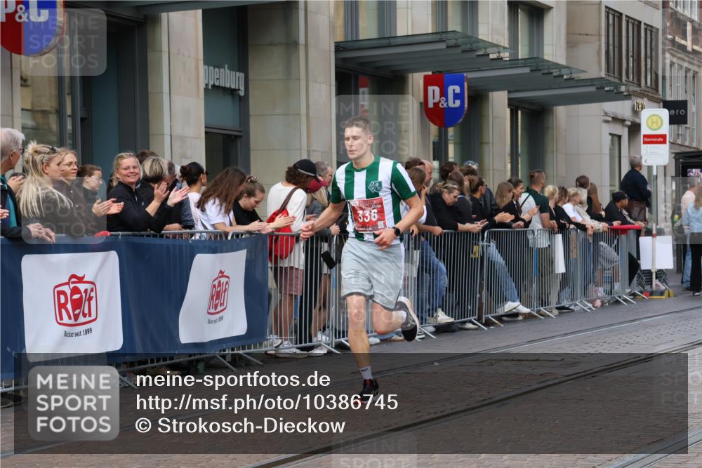 13.09.2026 - 21. swb-Marathon Bremen Strokosch-Dieckow http://msf.ph/oto/10386745 13.09.2026 12:54:12 Ziel 1020, 1256, 1629, 5160, 6112, 9399, 9617 meine-sportfotos.de